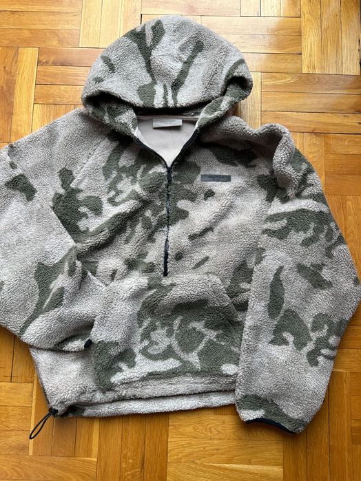 Оригинален пухен суичър Essentials ,камофлажен