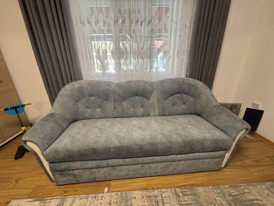 Canapea extensibila plus 2 fotolii și măsuță de cafea