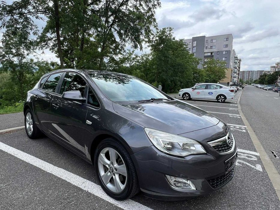 Opel Astra J 2011
