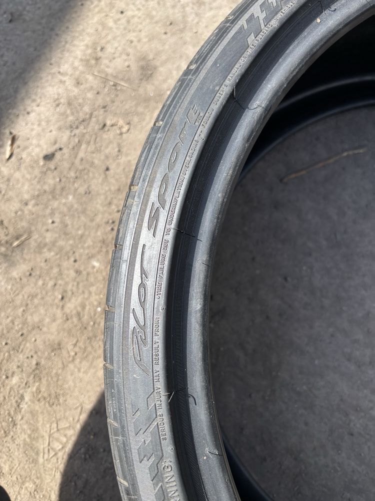 235/30/20 Michelin  2 бр