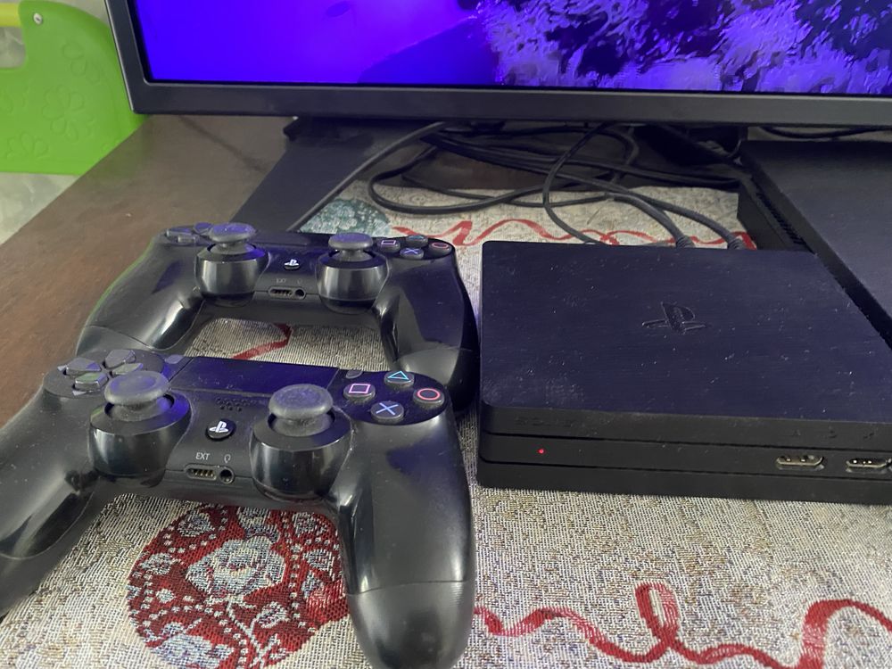 PS4 Отлиная игровая консоль