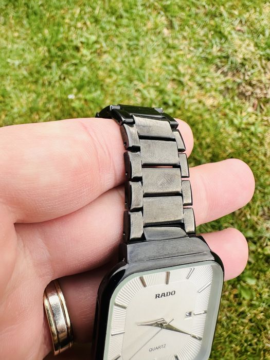 Ceas Rado True Square watch featuring a white dial