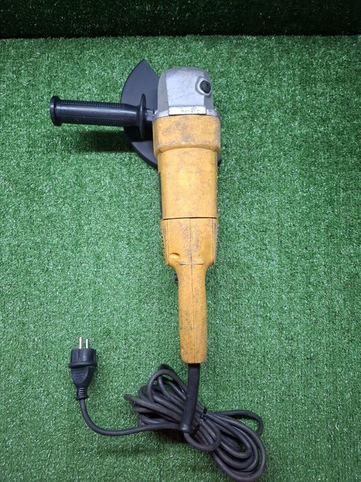 Мощен шлайф на DeWALT DW840