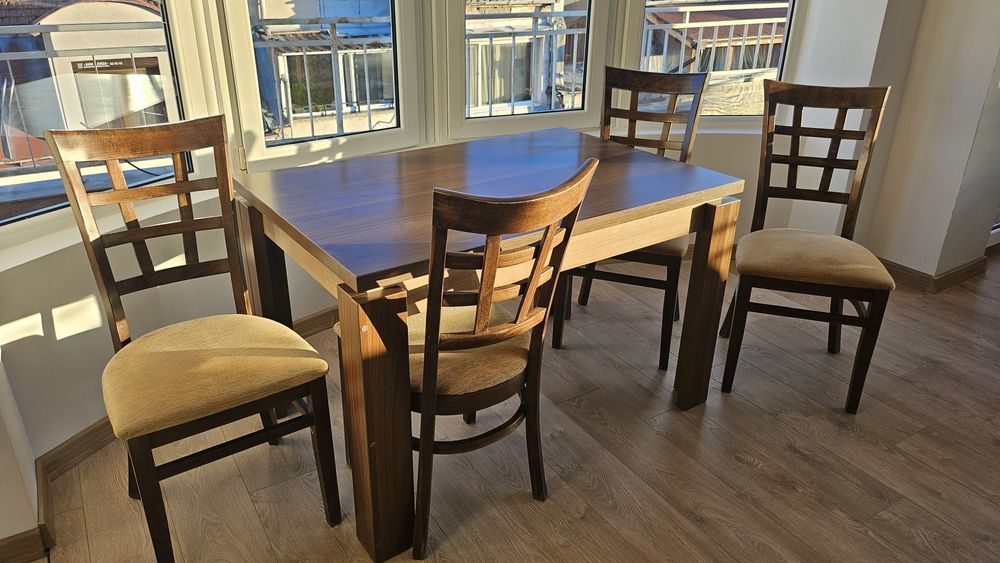 Маса с четири стола-350 лв