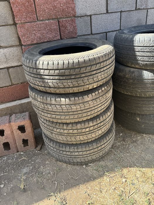 Продам резину SONIX  285/60r18
