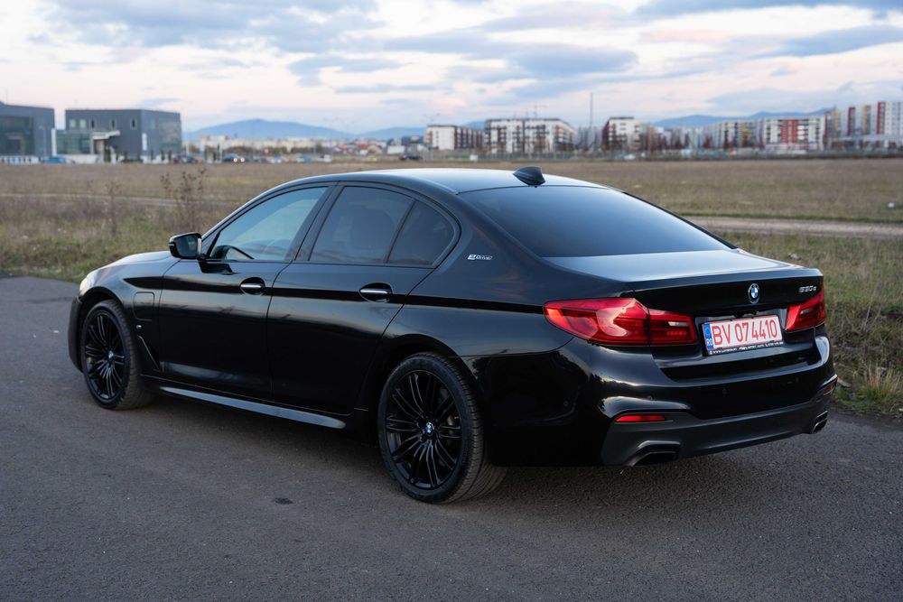 BMW Seria 5 G30 530e 252cp Pachet M, LED, 360, Head Up, Frane M, R19