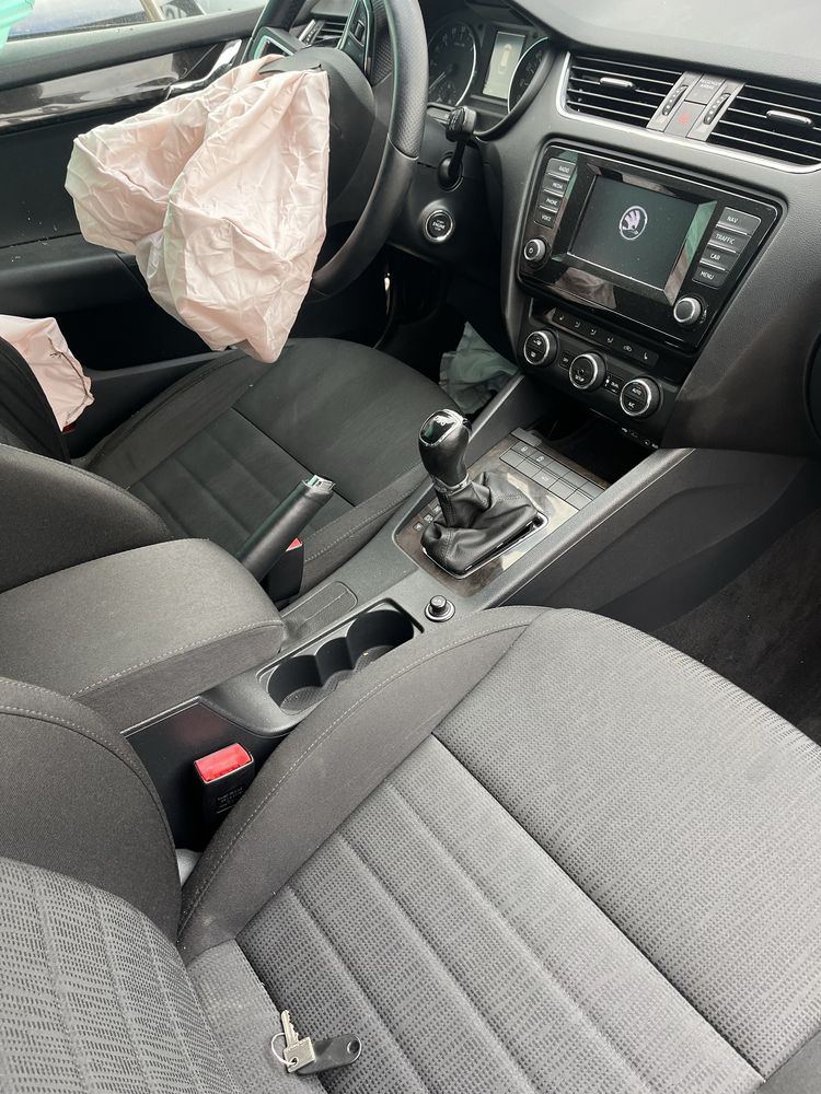Dezmembrez Skoda Octavia 3 motor 1,6 CLH