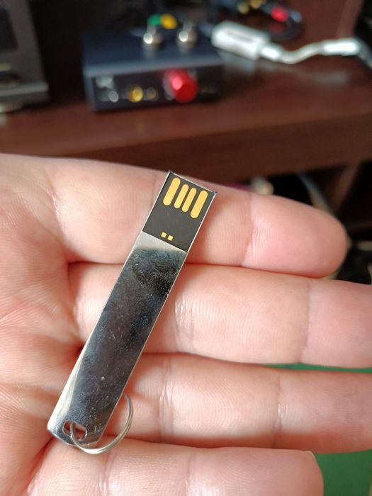 stick muzică 64GB  (Flac) anii 80s , 90s 2000