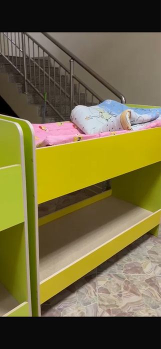 Детская двухъярусная кровать