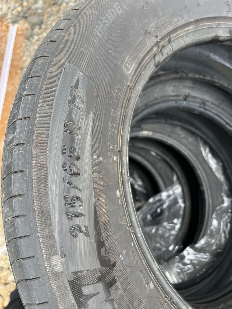 215/65 R17  Michelin vara