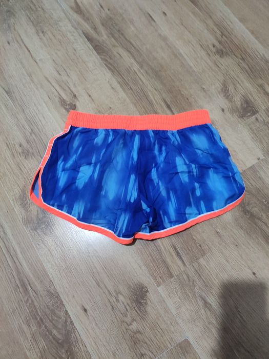 Pantaloni scurți de damă Under Armour mărimea S