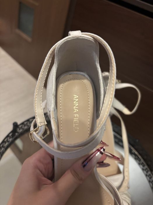 Нови дамски токчета About you и Anna Field