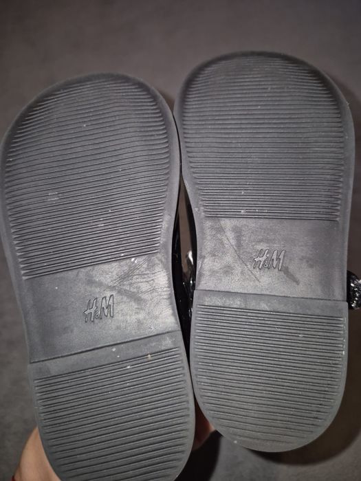 Vând pantofiori H&M, purtați in interior, mărime 22, în stare bună