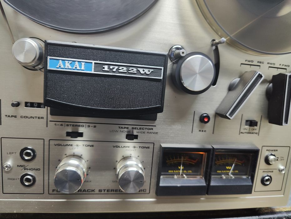 Akai 1722W cu amplificare +bonus 20 benzi folosite