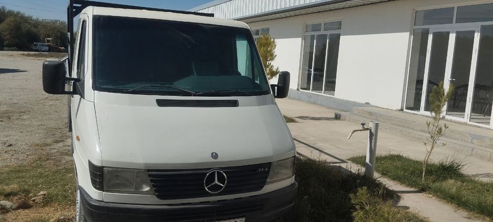 Mercedes-Benz Yuk Furgon