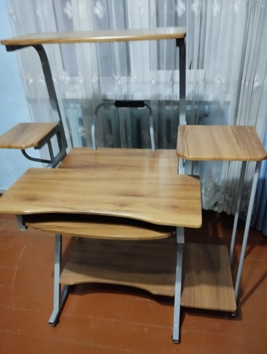 Продам компьютерный стол