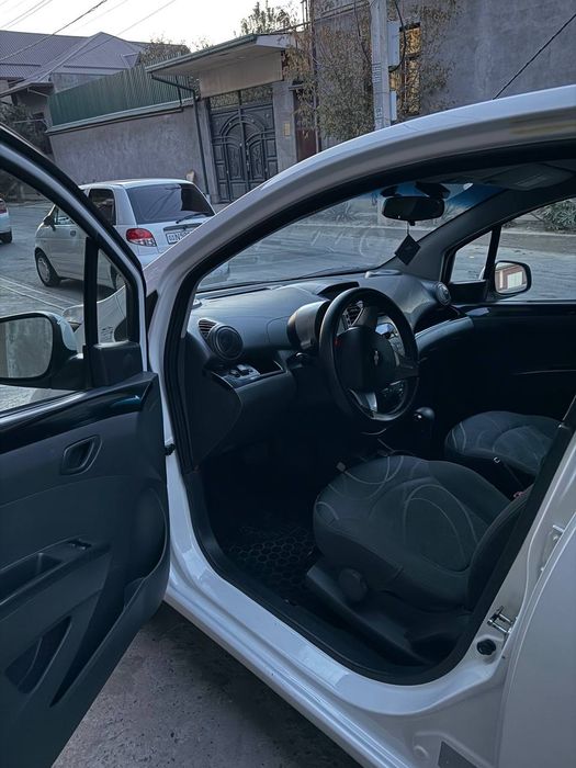 Spark Sotiladi 2015 yil 2 evro avtomat prapani bor