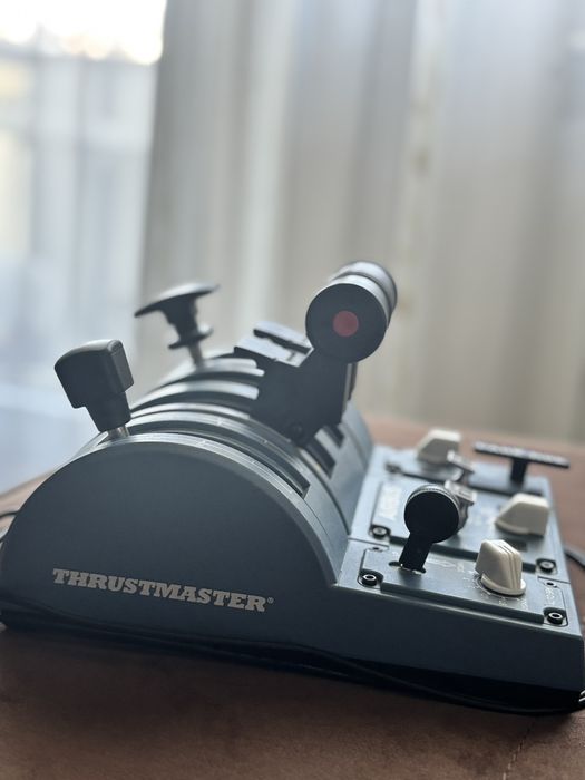Контролер Thrustmaster