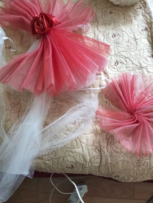 Vând rochie de mireasa,concorde de pus an piept și decorațiuni de mași