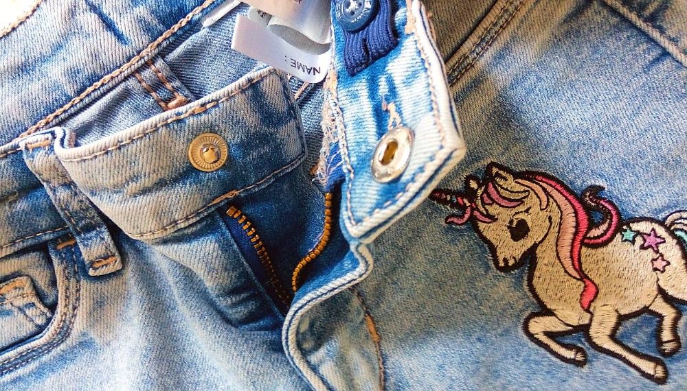 Детски дънки Denim с бродерия и дължина 64см за ръст 104см