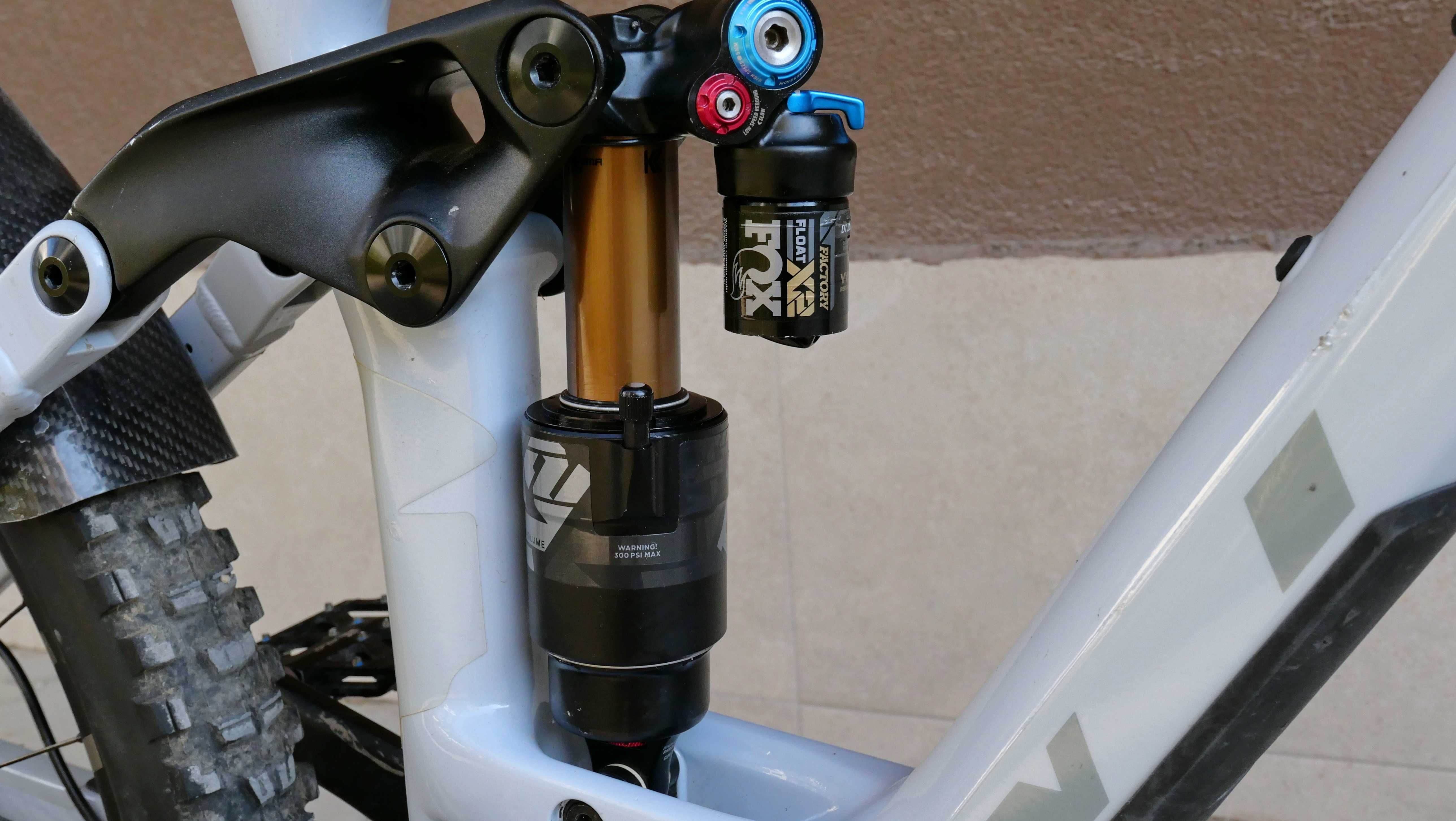 Vitus Sommet, 27.5 L, T700 карбон, FOX 38 Factroy, 170 ход, 1x 12 XTR