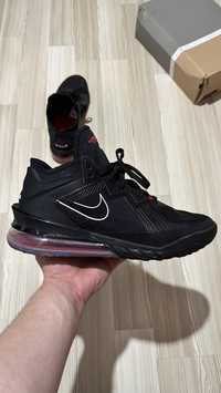Vand adidasi Nike Lebron  XVIII LOW 45 negru cu rosu.
