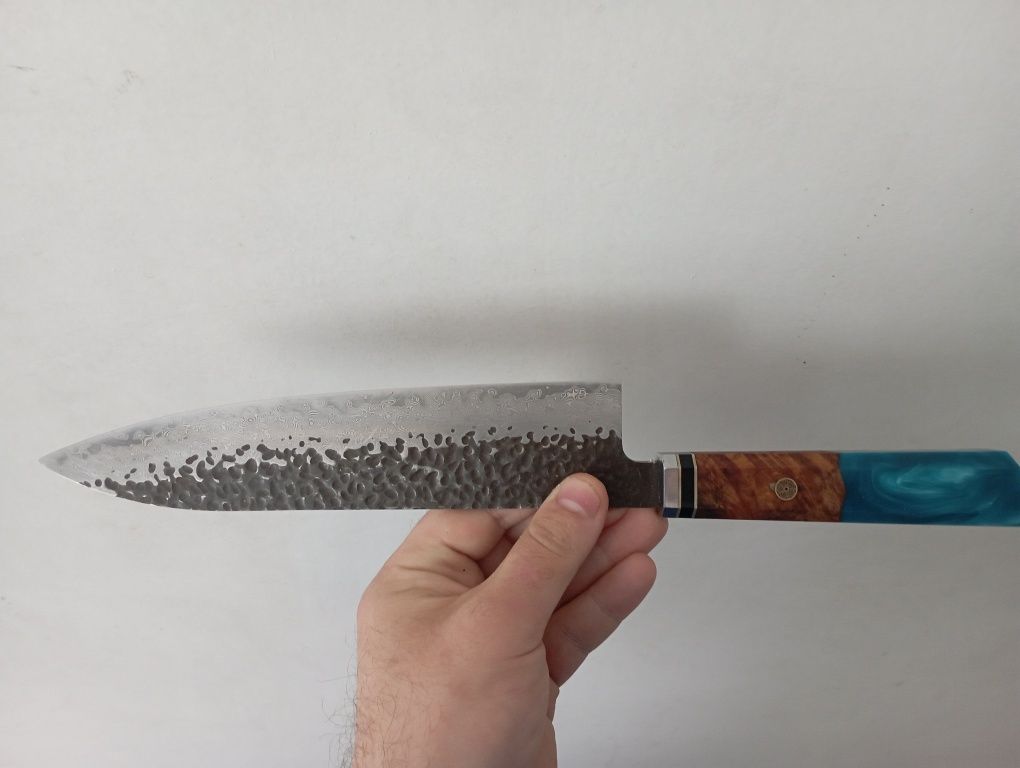 Кухненки нож от дамаска стомана.