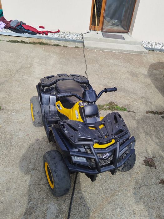 Vând ATV electric cu acumulator pt.copii Mani,roti EVA,scaun piele,24v