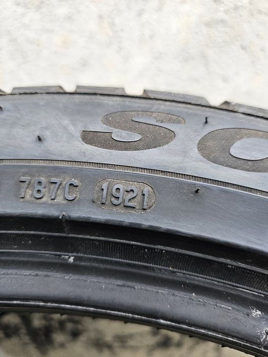 Vând   o anvelope de iarna pirelli  305 40 20  / 1921