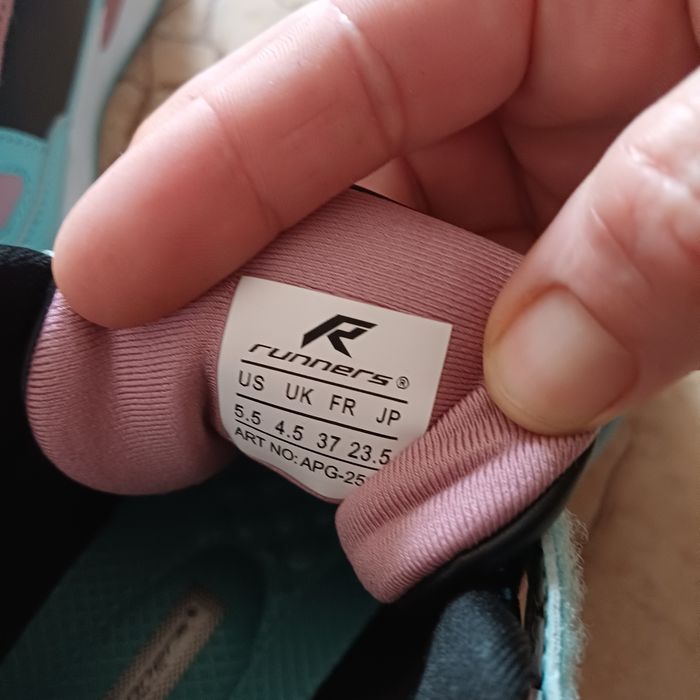 Новия модел APG маратонки