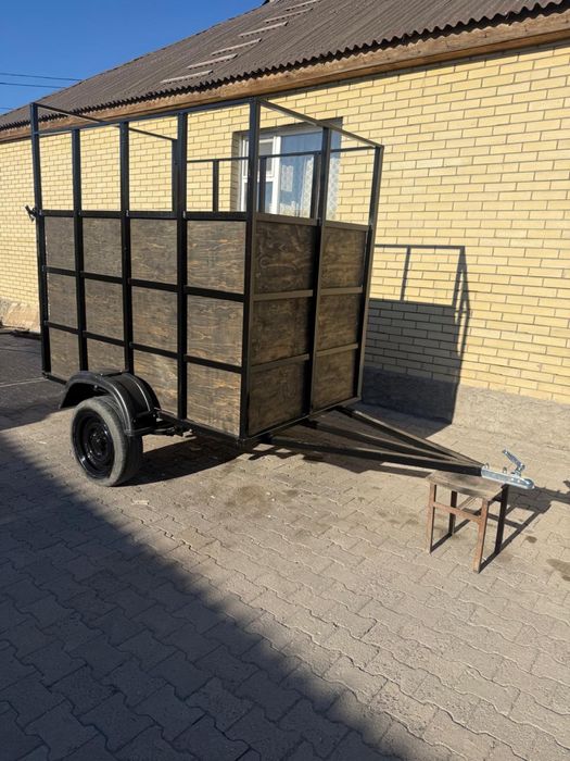Легковой прицеп - коневозка