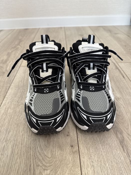 Продам кроссовки off white новые!!!