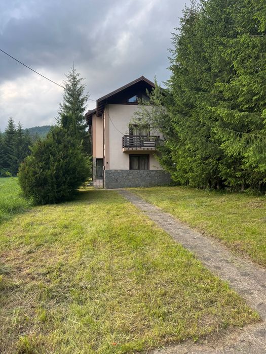 Casa la munte Stațiunea  Cheia/Prahova, pârâiaș langa teren