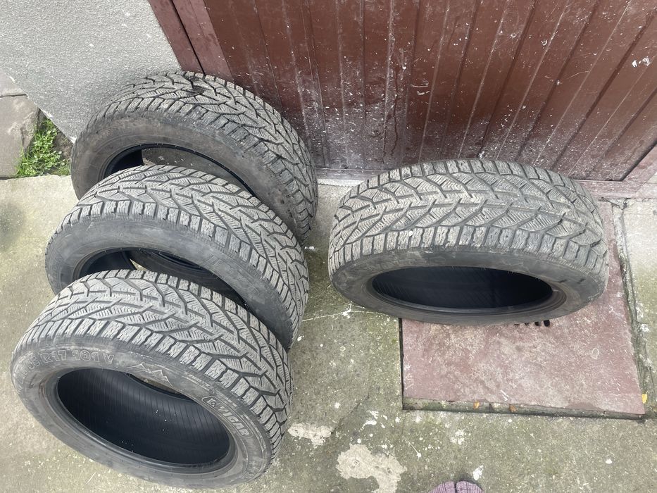Ofer spre vanzare 4x cauciucuri Tigar iarna
