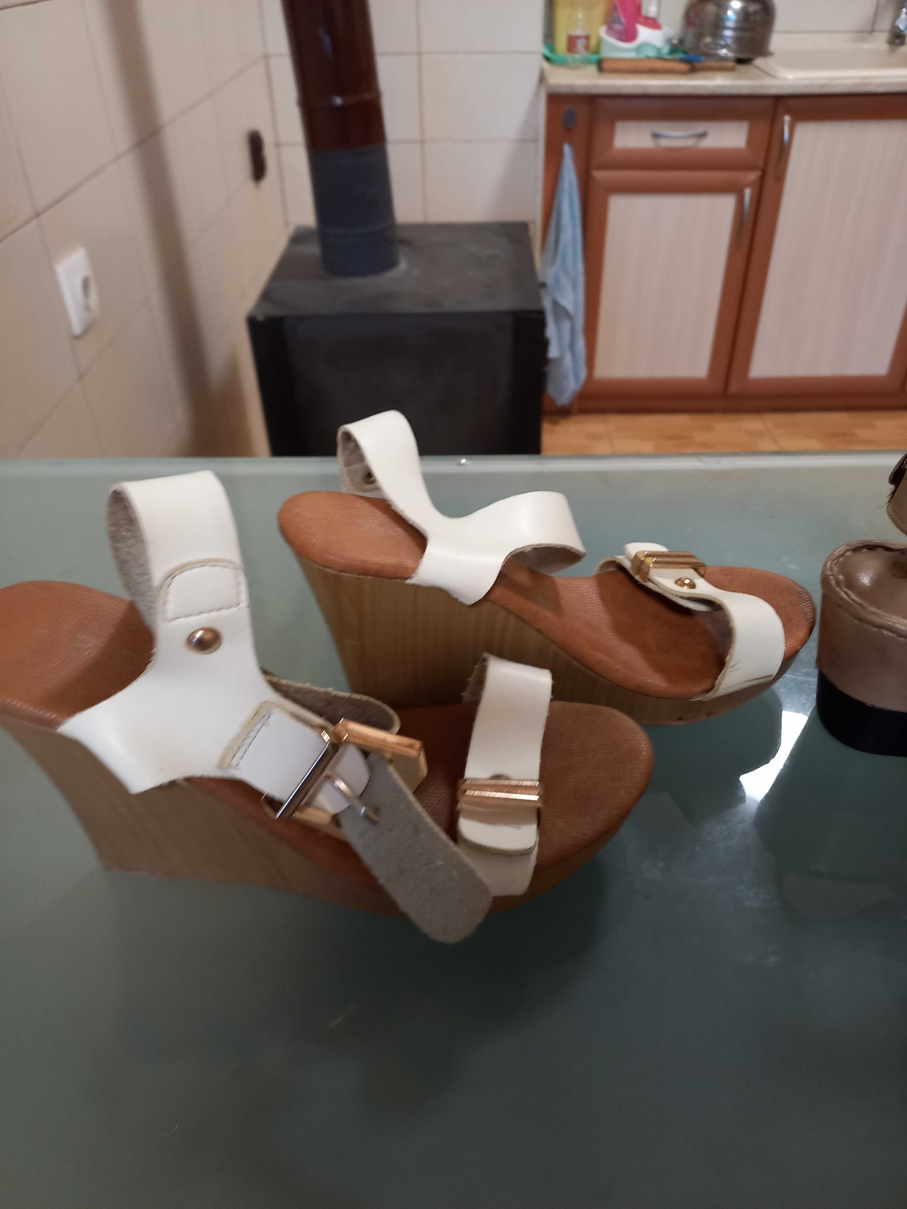 Дамски  сандали на платформа.