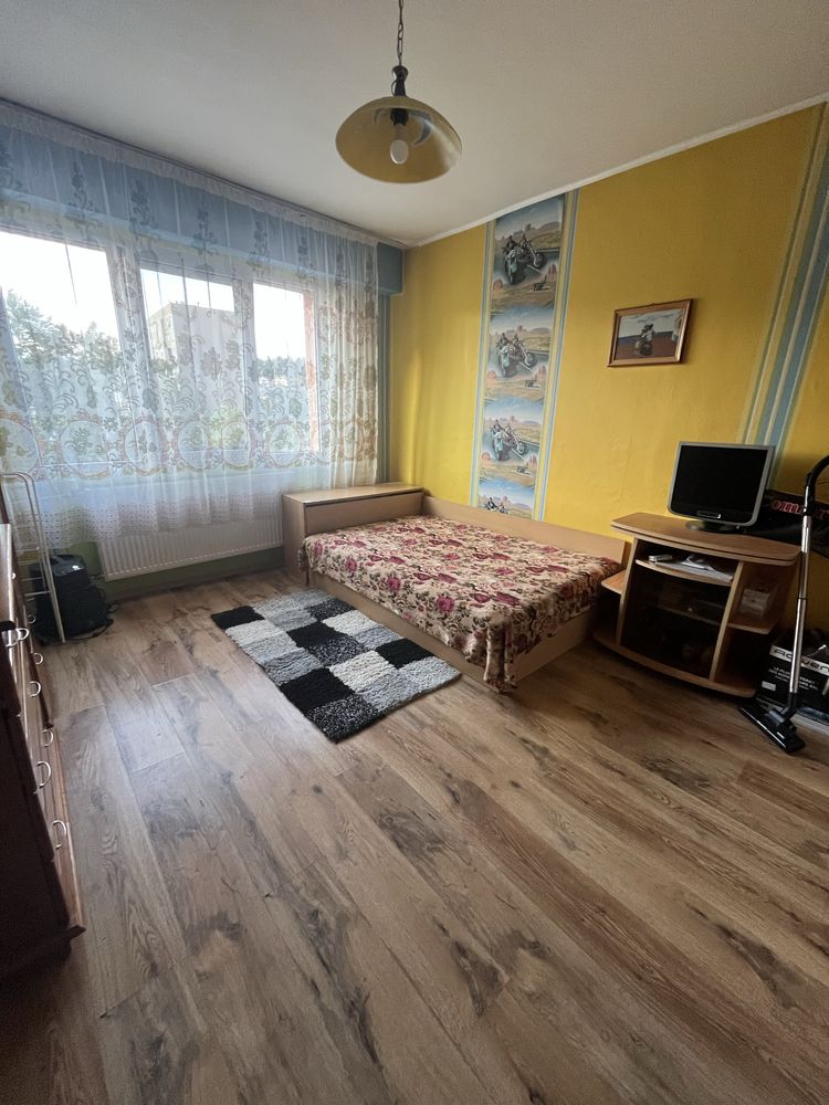 Продава се тристаен апартамент – кв. Изток, гр. Перник