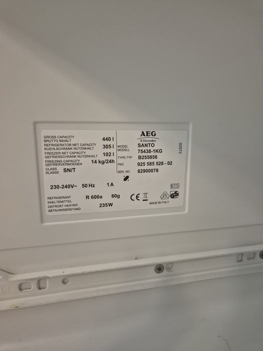 Хладилник    AEG