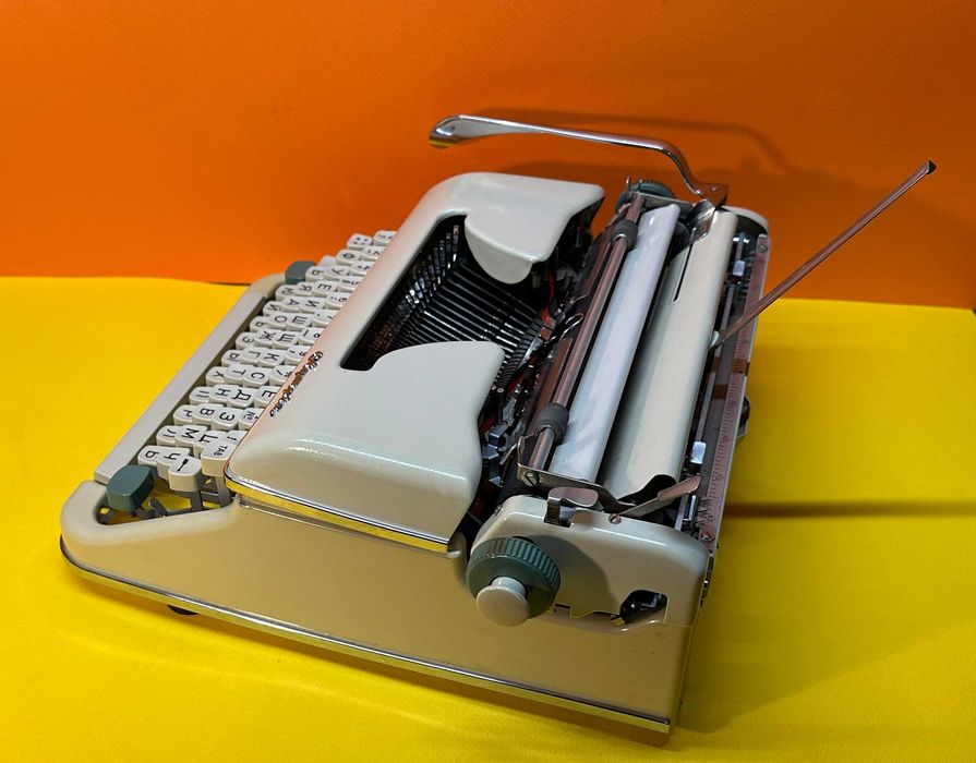 Пишеща Машина Олимпия Olympia3 Цвята Кирилица нова лента топ състояние