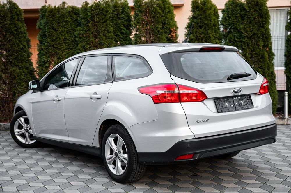 Ford Focus 1.5 TDCI incalzire scaune , Navi , Senzori   Carte service