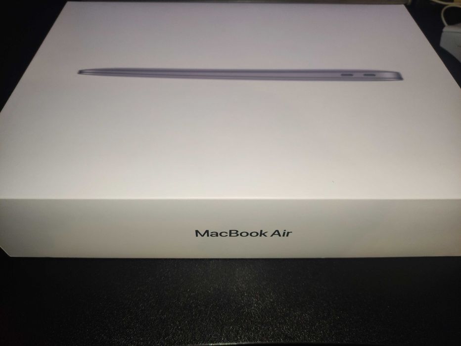 Apple MacBook AIR 13 M1 8GB RAM, 256GB SSD в перфектно състояние