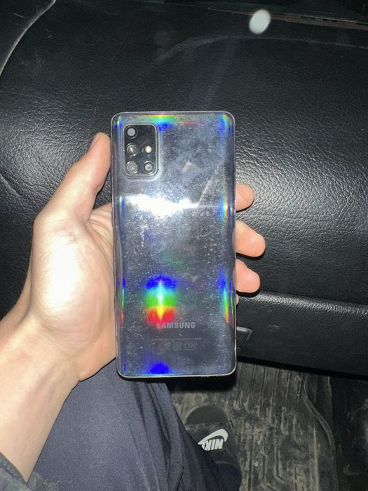 Самсунг а71……………