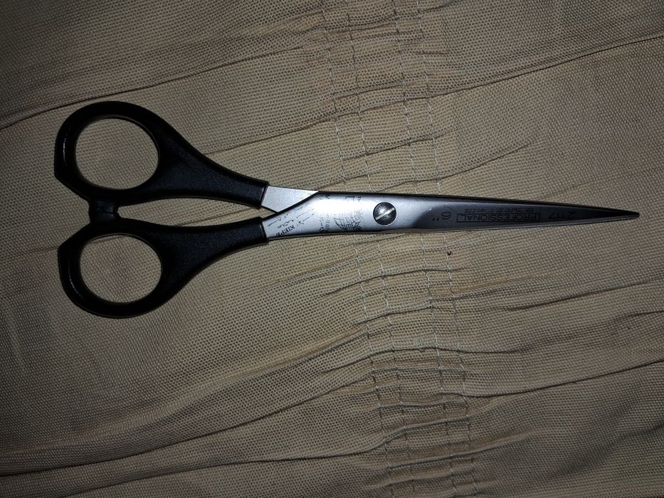 Профессиональные парикмахерские ножницы