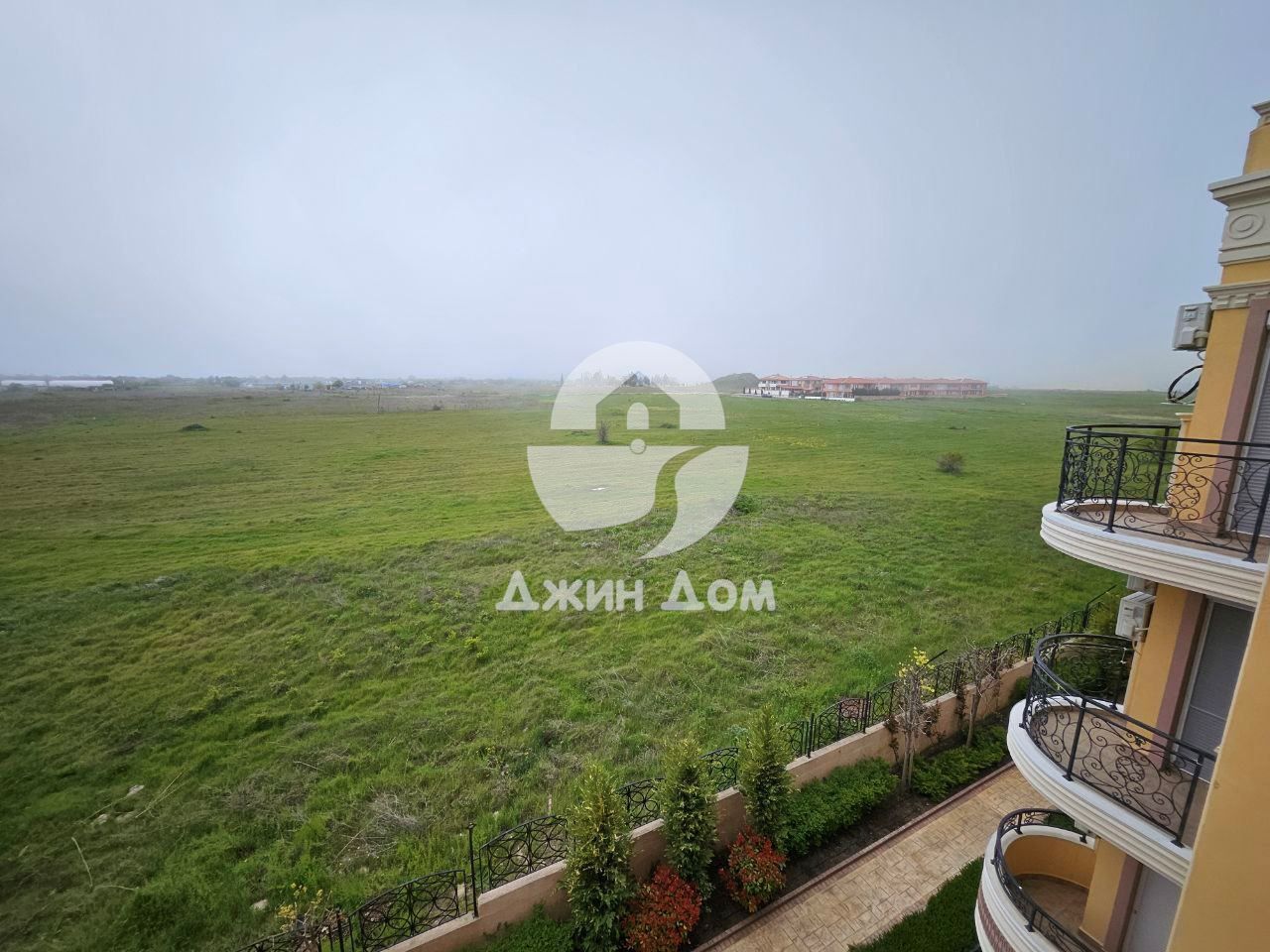 Двустаен стилен апартамент в к-с „Елитония 3“, с. Равда