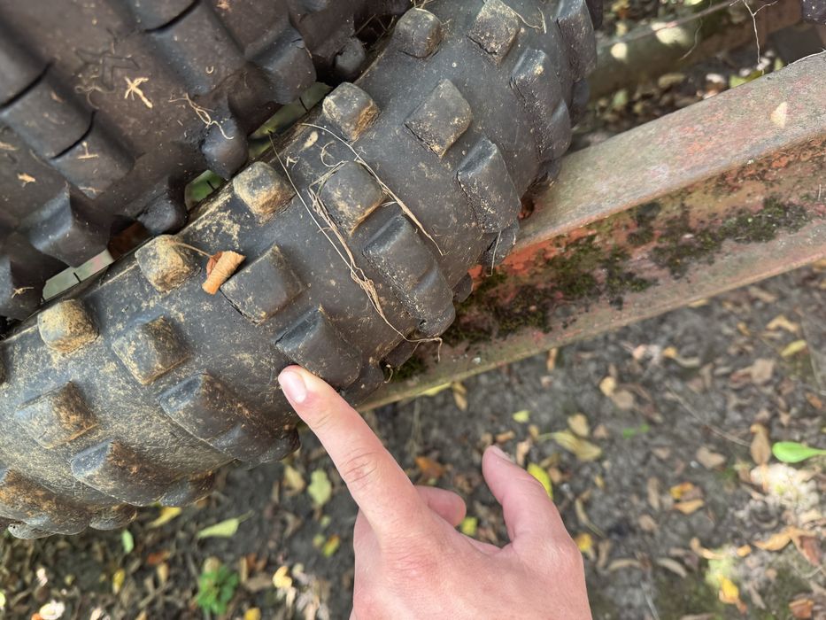 Anvelope Endurocross secand 140 80 -18 si 100/100-21 in stare buna