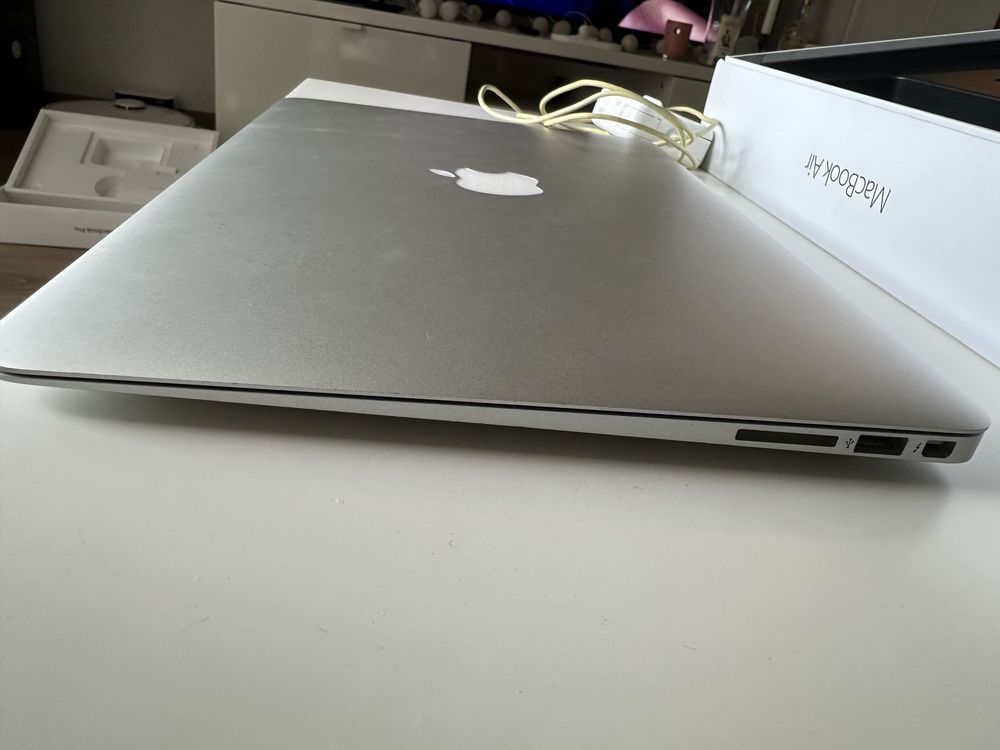 MacBook Air model A1466 (2017)