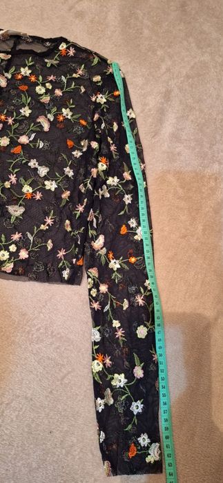 Bluza din plasa cu flori brodate manual