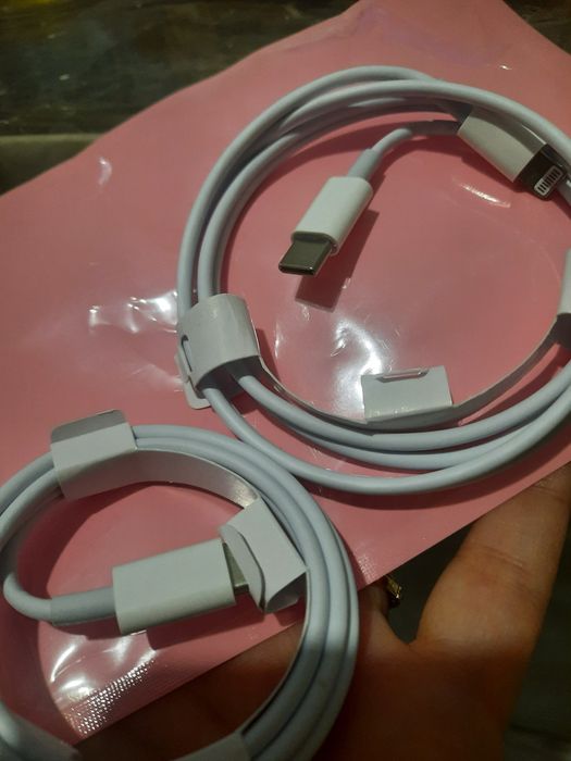 Зарядка для iPhone и наушников