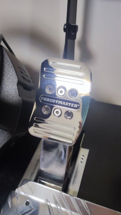 Волан Thrustmaster T300 Ferrari Alcantara + T3PA Pro педали- като нов