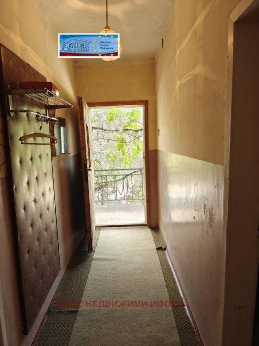 Къща в град Земен