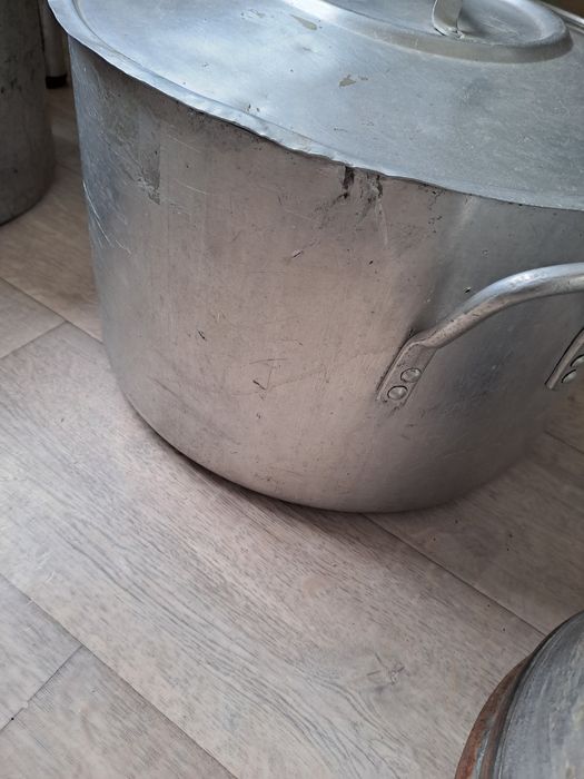 Большая кастрюля для варки мяса